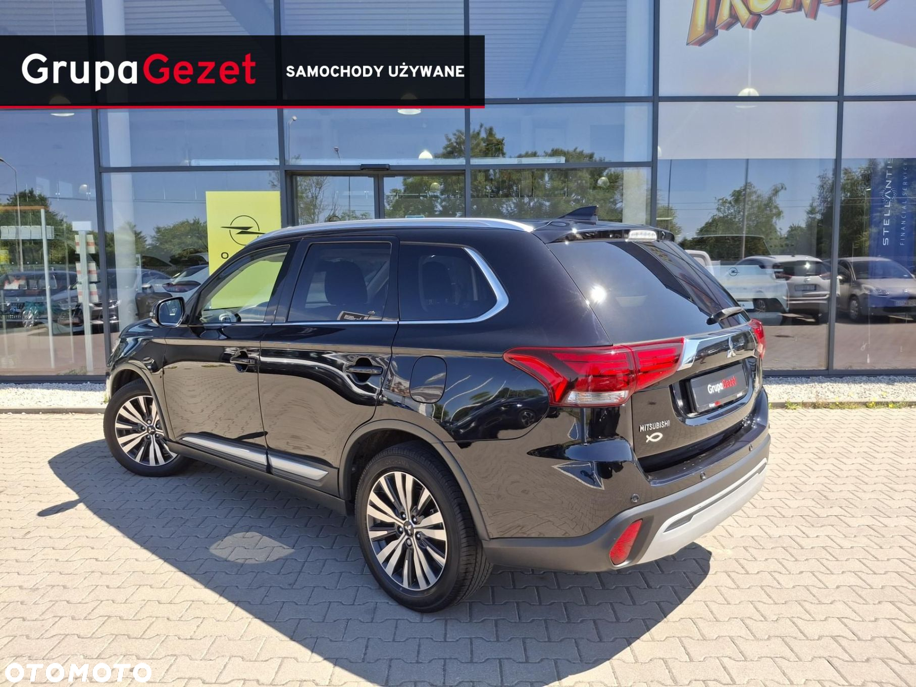 Mitsubishi Outlander - 2