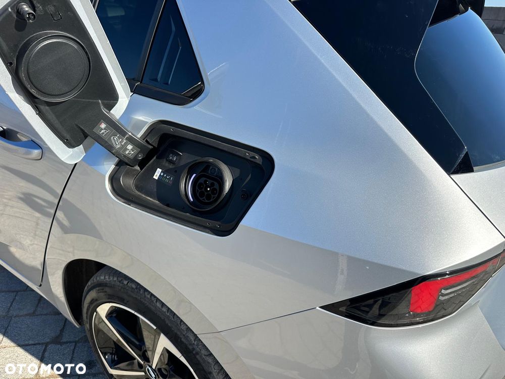 Opel Astra 1.6 T Plug-in Hybrid Elegance - 19