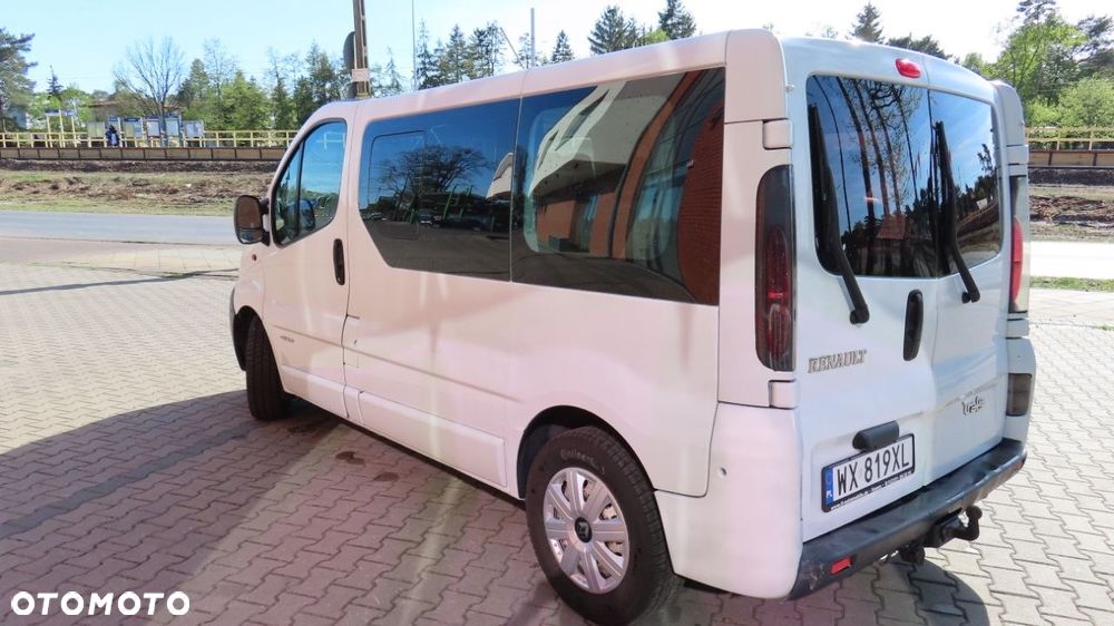Renault Trafic Passenger - 11