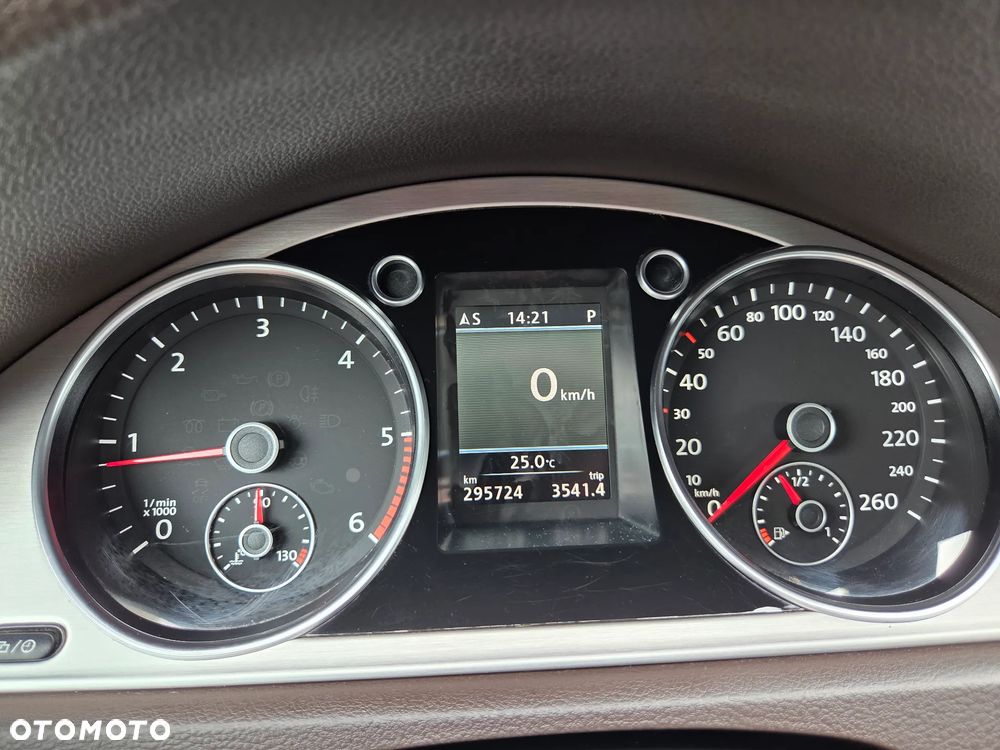 Volkswagen Passat - 11