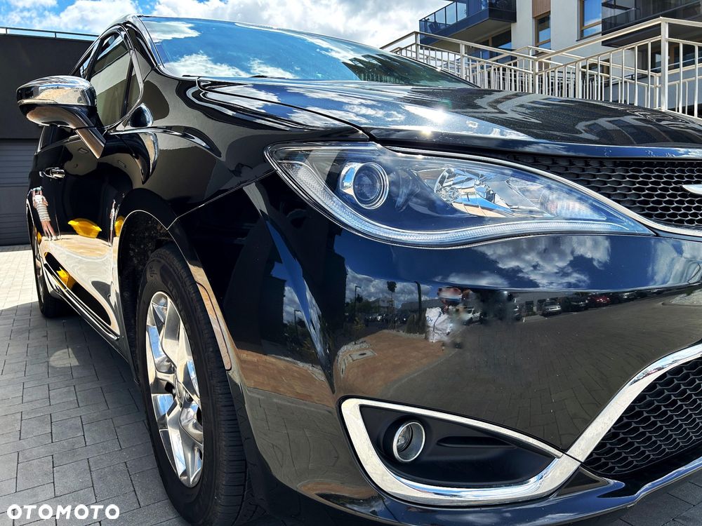 Chrysler Pacifica - 17