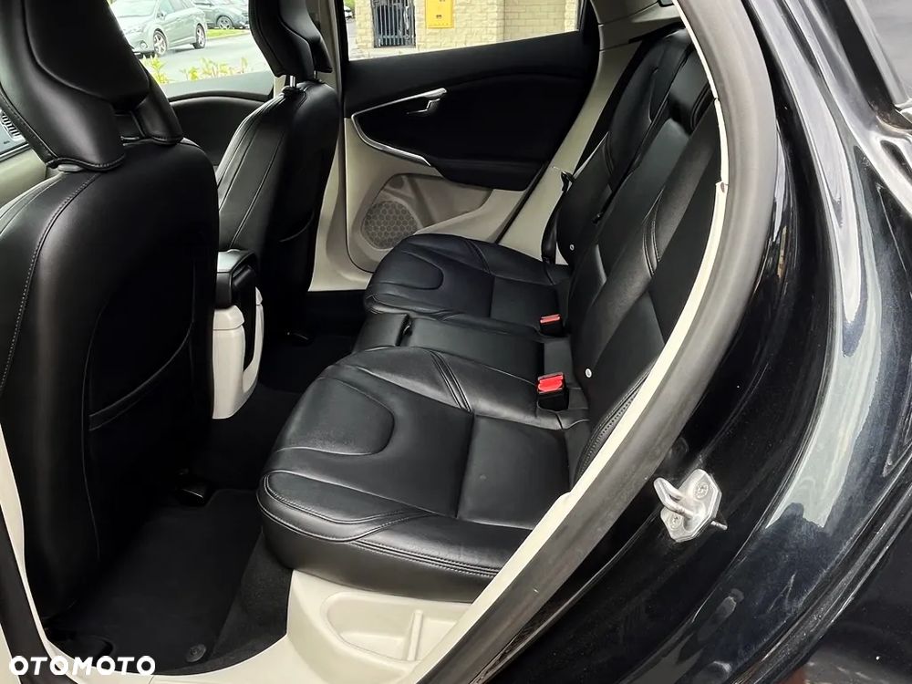 Volvo V40 D4 Summum - 23