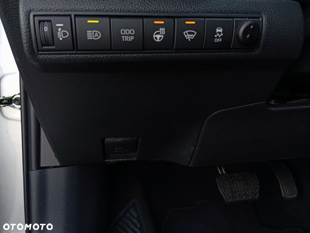 Toyota Corolla 2.0 Hybrid Comfort - 22