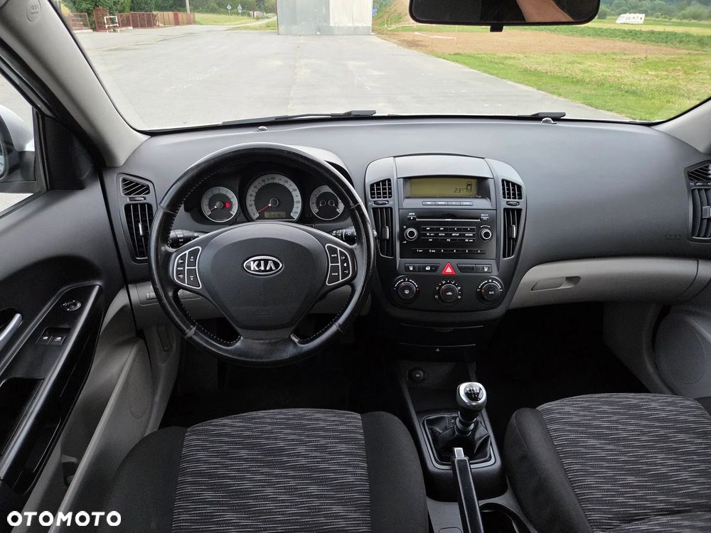 Kia Ceed 1.6 Comfort + - 17