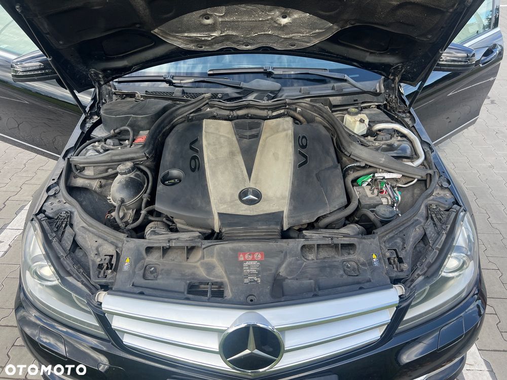 Mercedes-Benz Klasa C 300 CDI BlueEff 4-Matic Avantgarde - 14