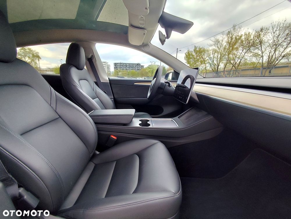Tesla Model Y RWD - 10