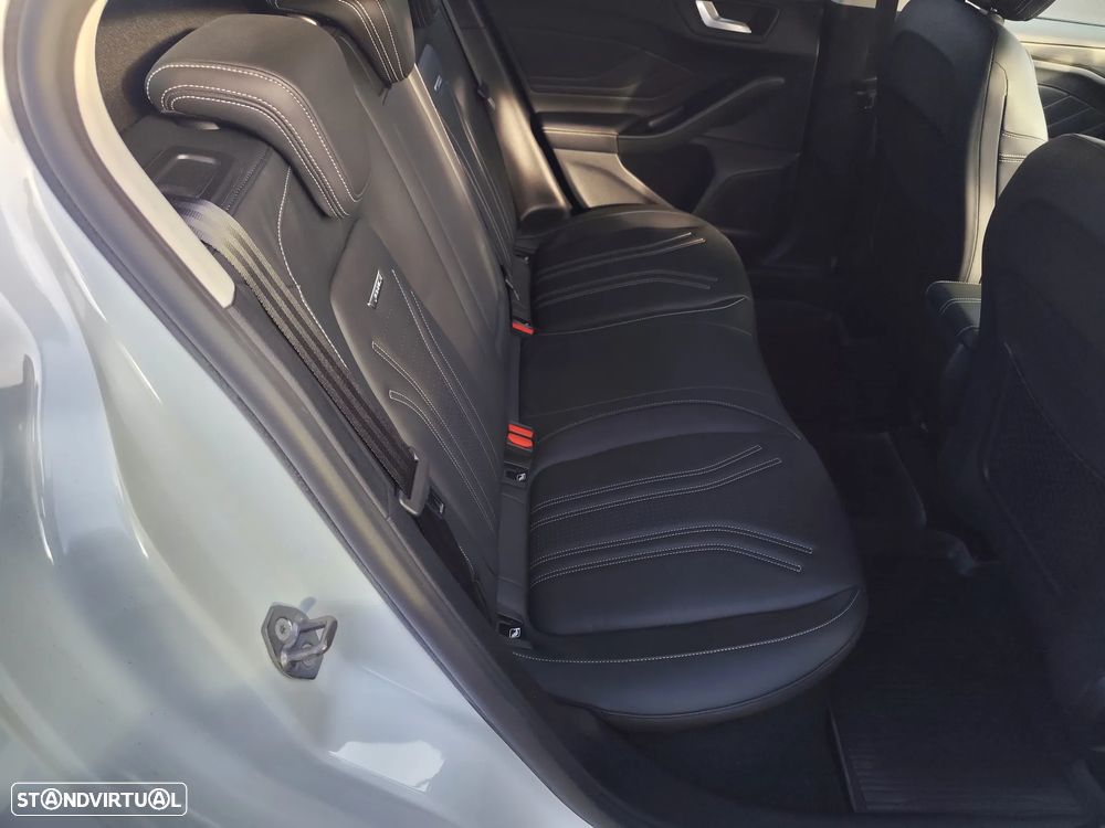 Ford Focus 1.0 EcoBoost MHEV Vignale - 32