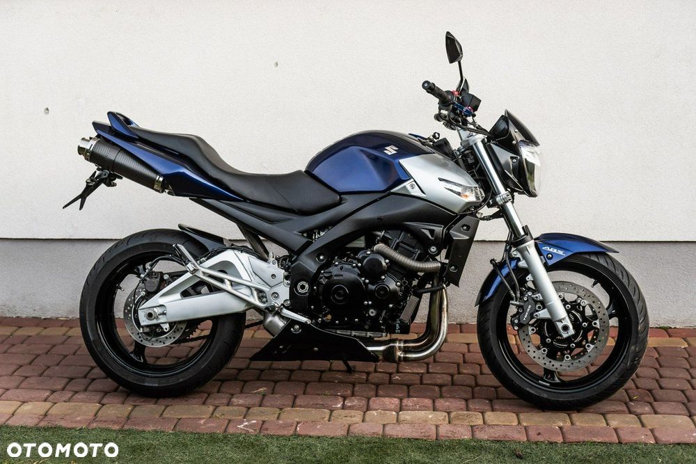 Suzuki GSR - 3
