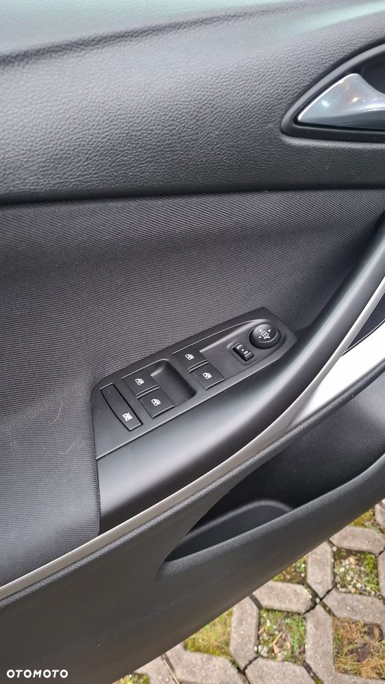 Opel Astra 1.4 T Dynamic S&S - 10