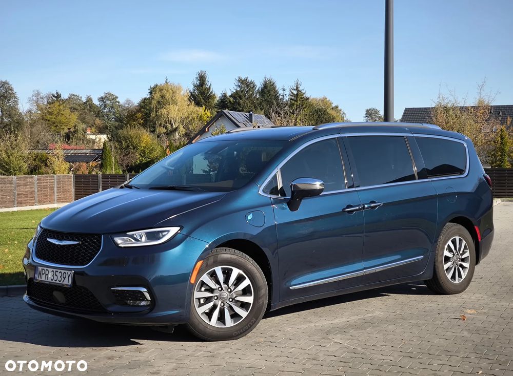 Chrysler Pacifica - 1