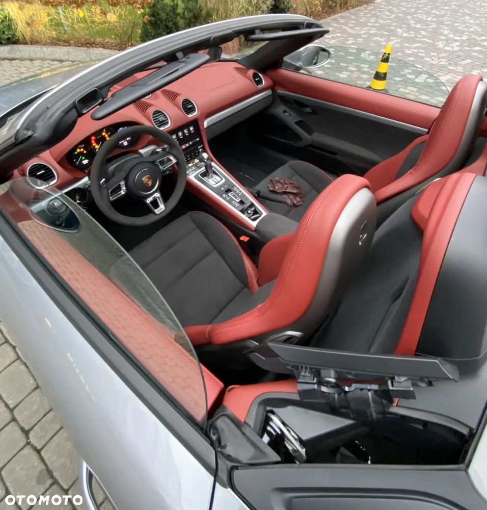 Porsche 718 Spyder - 12