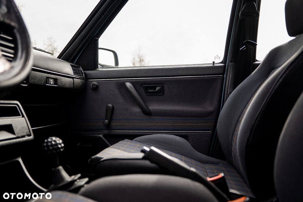 Volkswagen Golf - 32