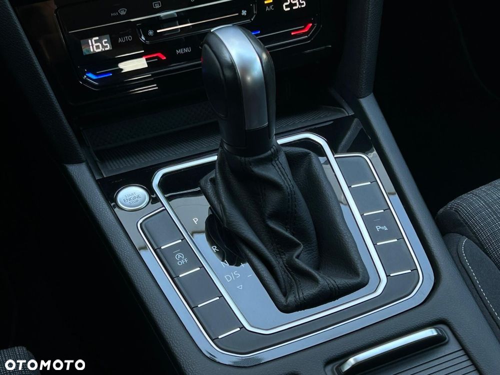 Volkswagen Passat Variant 2.0 TSI Business DSG - 25