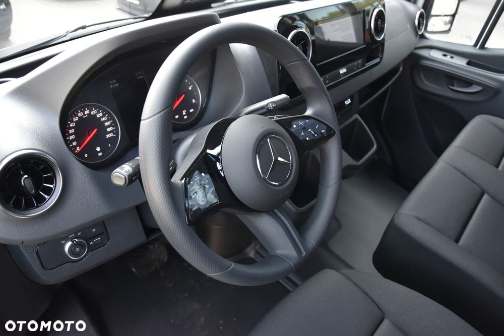 Mercedes-Benz Sprinter - 10