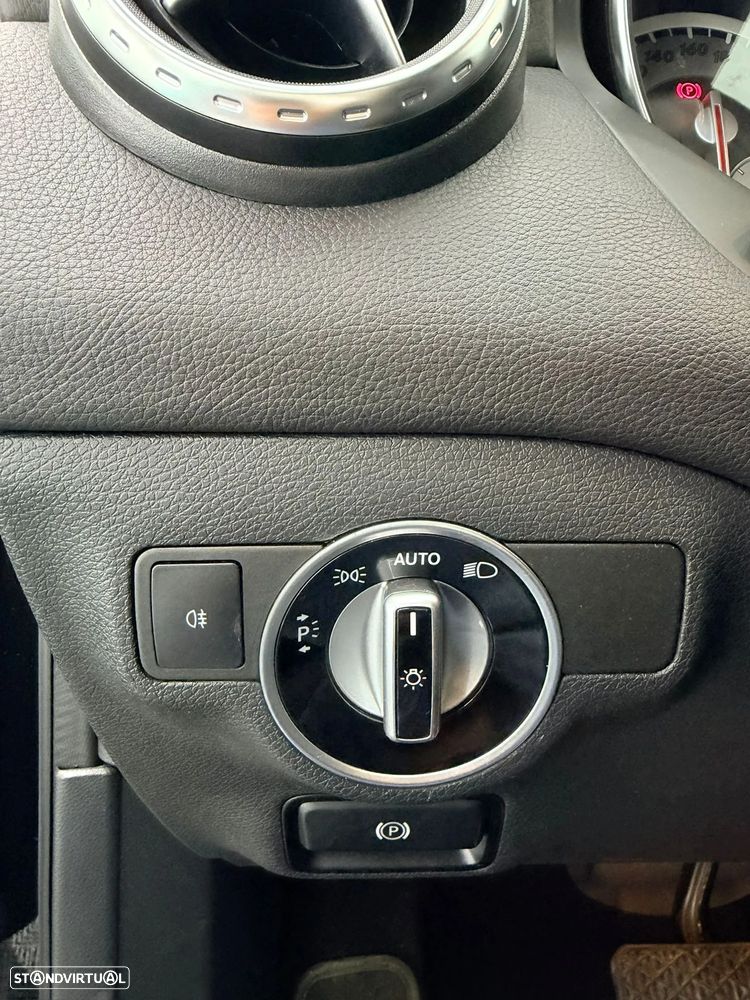 Mercedes-Benz GLA 200 7G-DCT Urban - 20