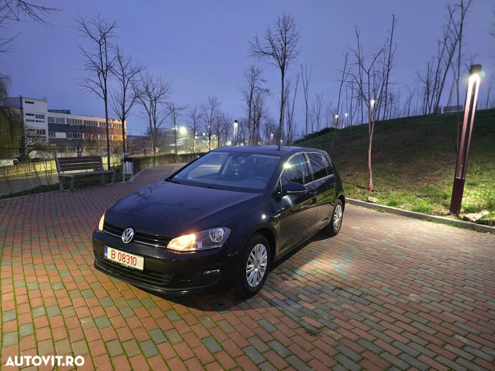 Volkswagen Golf - 1