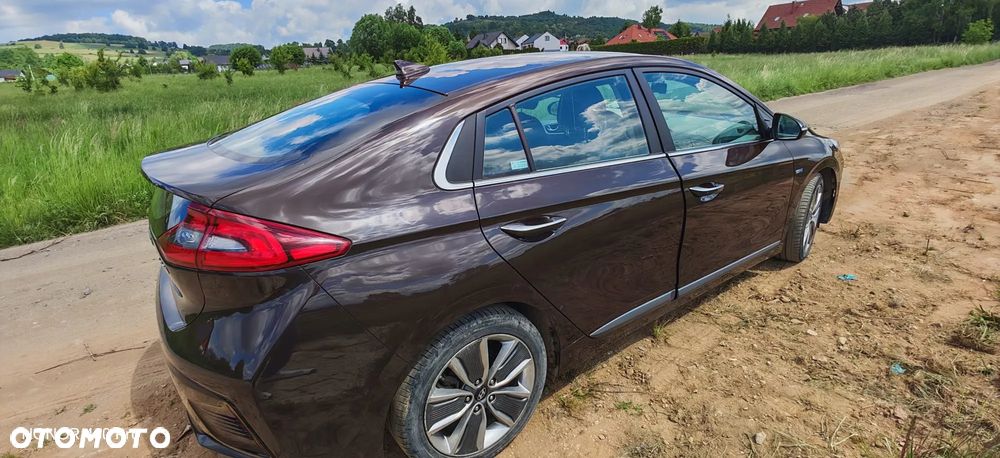 Hyundai IONIQ - 4