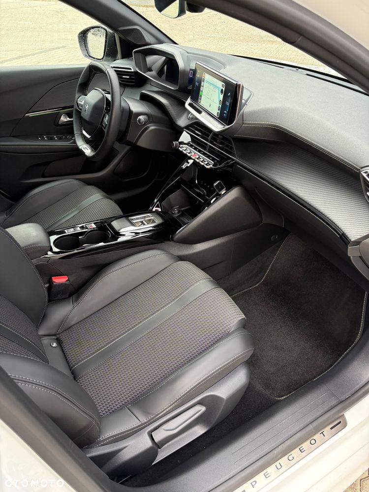 Peugeot 208 GT - 10