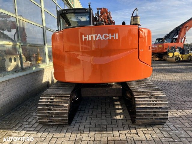 Hitachi ZX 135 US-3 - 6