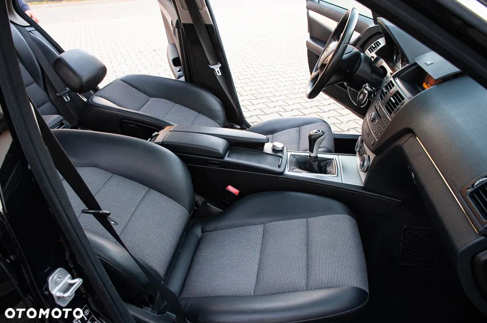 Mercedes-Benz Klasa C 180 T BlueEFFICIENCY Avantgarde - 26