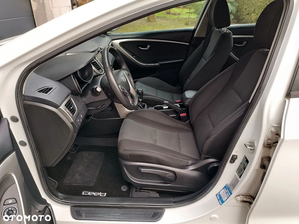 Hyundai i30 blue 1.6 CRDi Premium - 11