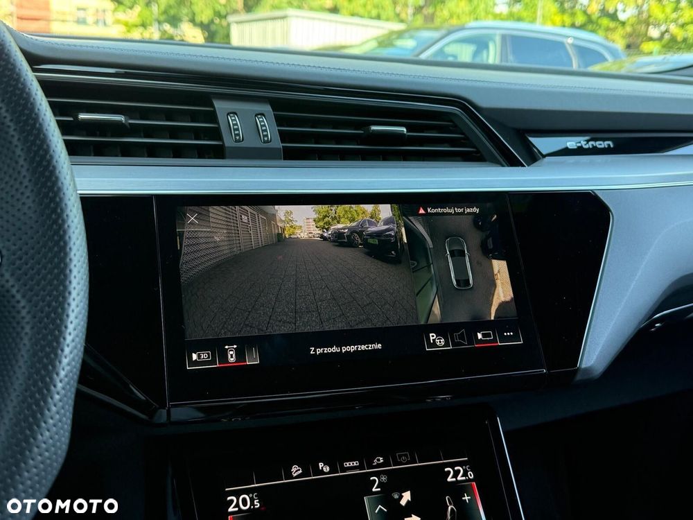 Audi Q8 Sportback e-tron - 36