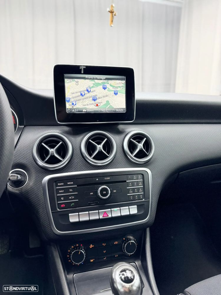 Mercedes-Benz A 180 d AMG Line - 14