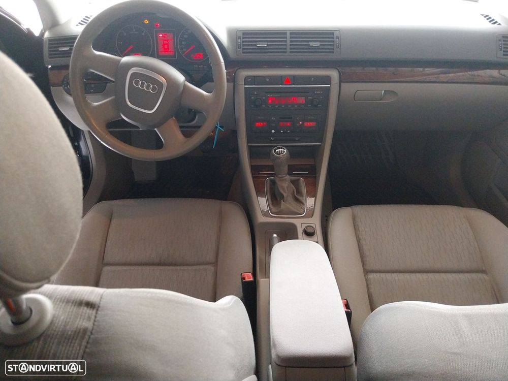 Audi A4 Avant 2.0 TDi - 10