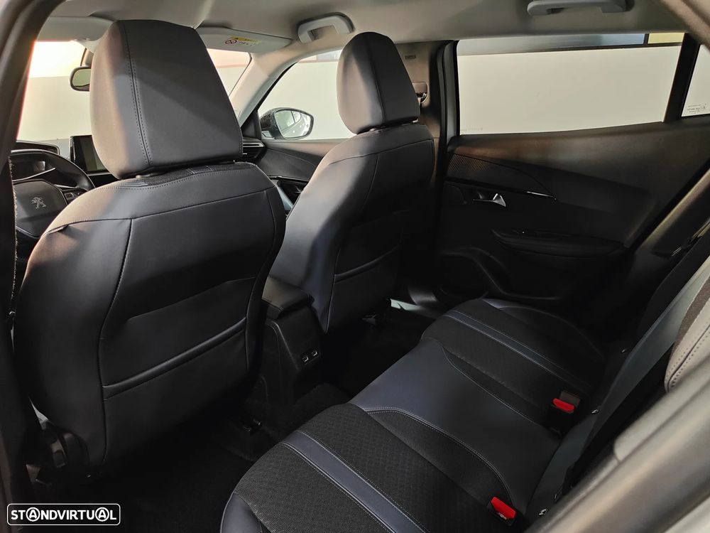 Peugeot 2008 1.2 PureTech Allure - 39
