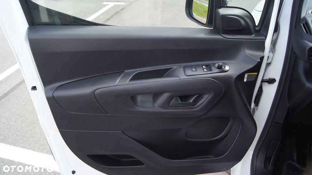 Opel COMBO - 19
