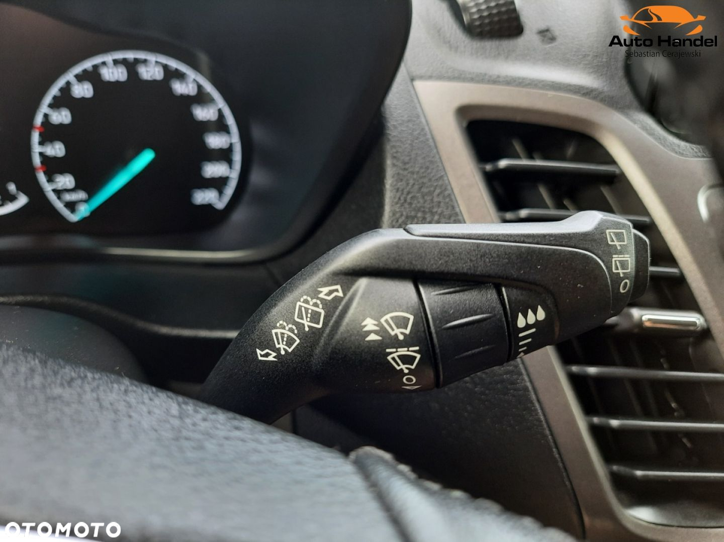 Ford Transit Connect - 28