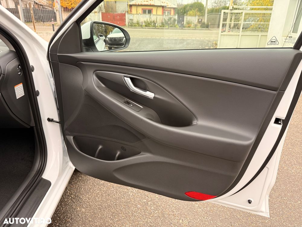 Hyundai i30 Fastback 1.5 T-GDI 140CP 7DCT MHEV Highway - 22