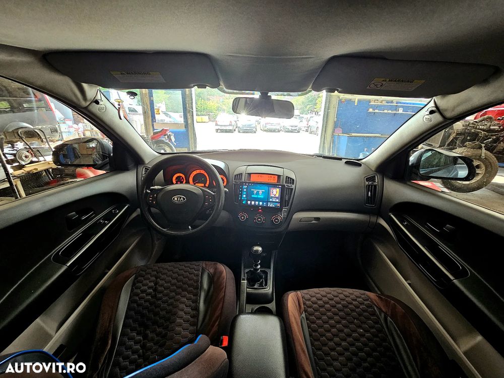 Kia Ceed - 8