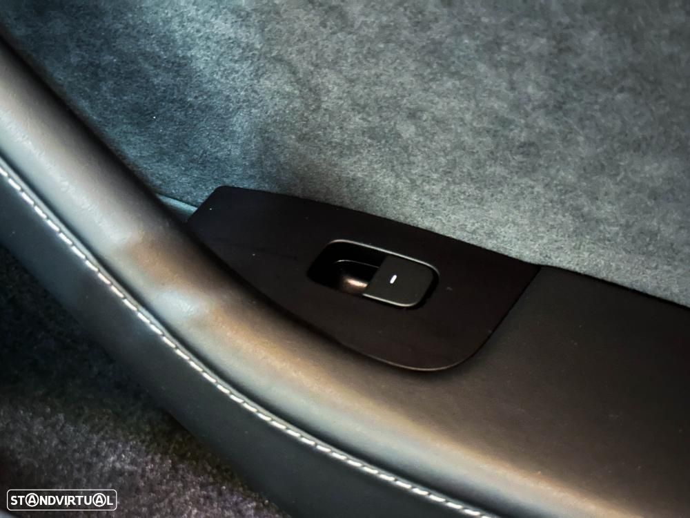 Tesla Model Y Long Range Dual Motor AWD - 28