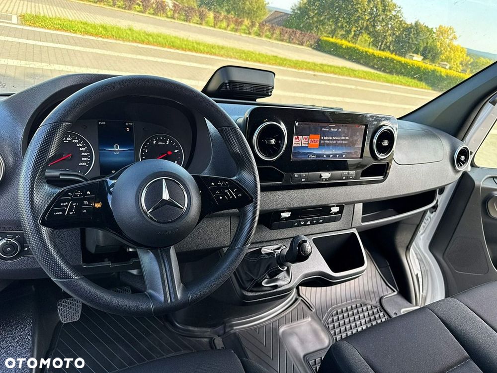 Mercedes-Benz Sprinter - 24