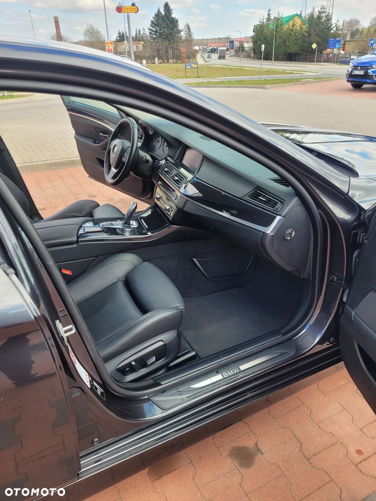 BMW Seria 5 520d xDrive - 11