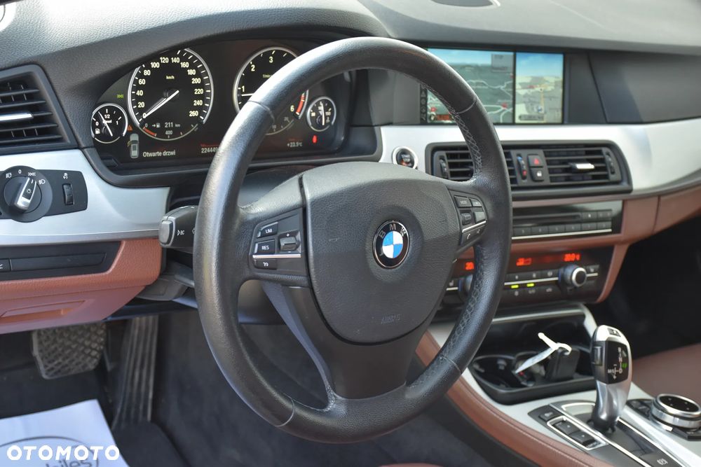 BMW Seria 5 525d Touring Sport-Aut Luxury Line - 22