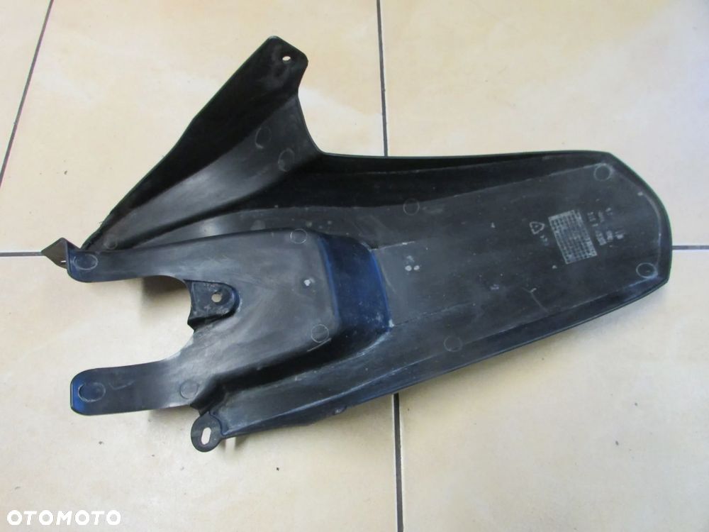 Aprilia RS 125 22r błotnik nadkole tył - 2
