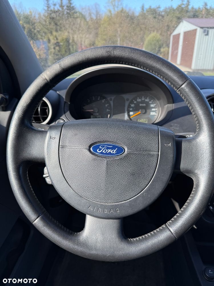 Ford Fiesta 1.4 Ghia - 14