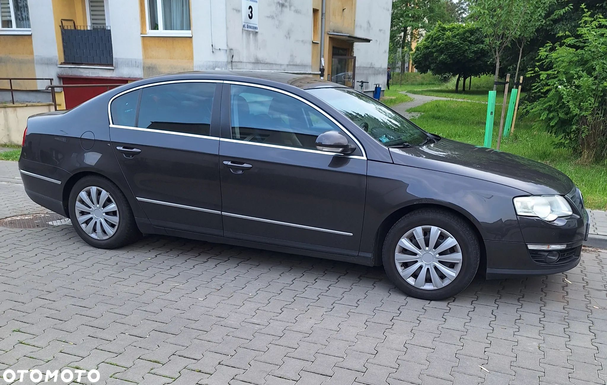 Volkswagen Passat - 1