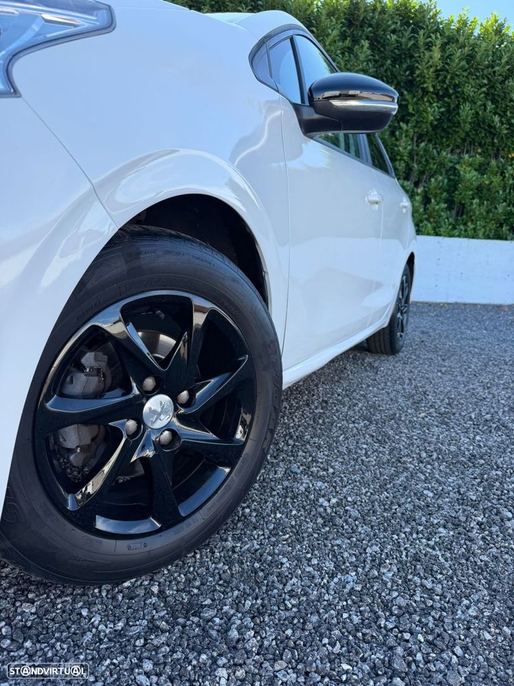 Peugeot 208 1.2 PureTech Active - 18