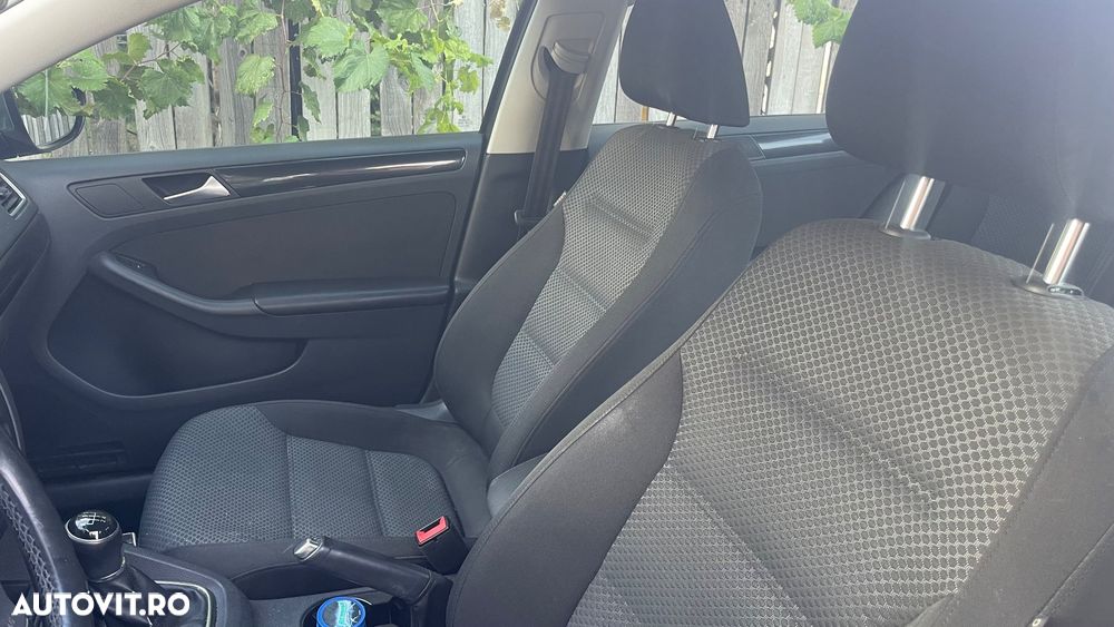 Volkswagen Jetta 1.6 TDI Comfortline - 8