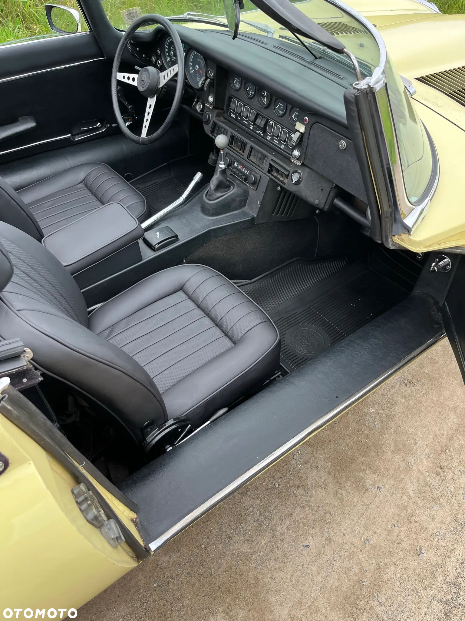 Jaguar E-Type - 13