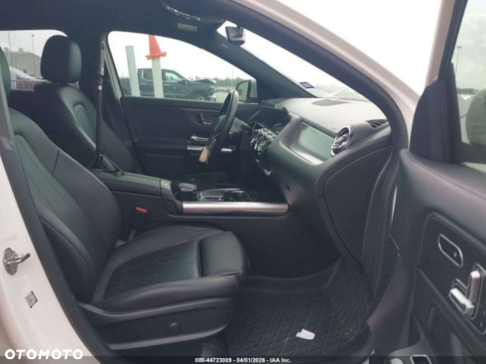 Mercedes-Benz GLA - 11