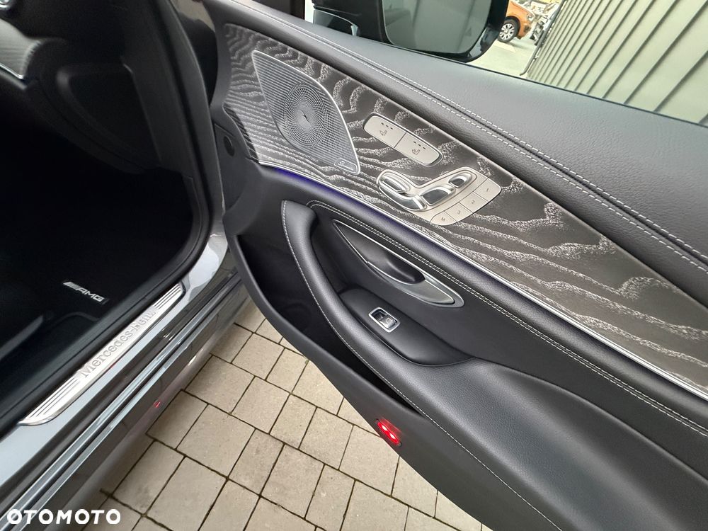 Mercedes-Benz CLS 300 d 4-Matic AMG - 18