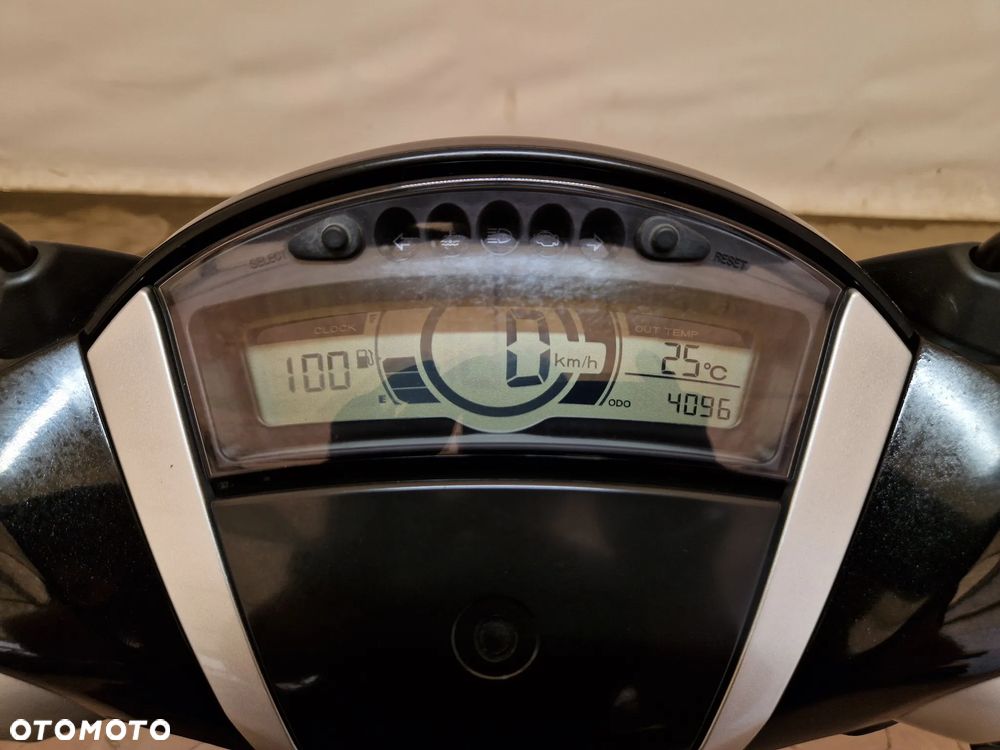 Yamaha X-max - 7