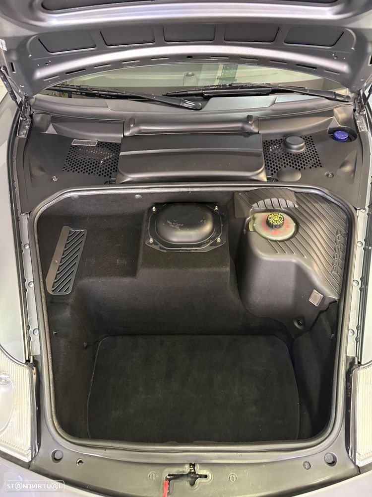 Porsche 911 (996) Carrera 4 - 11