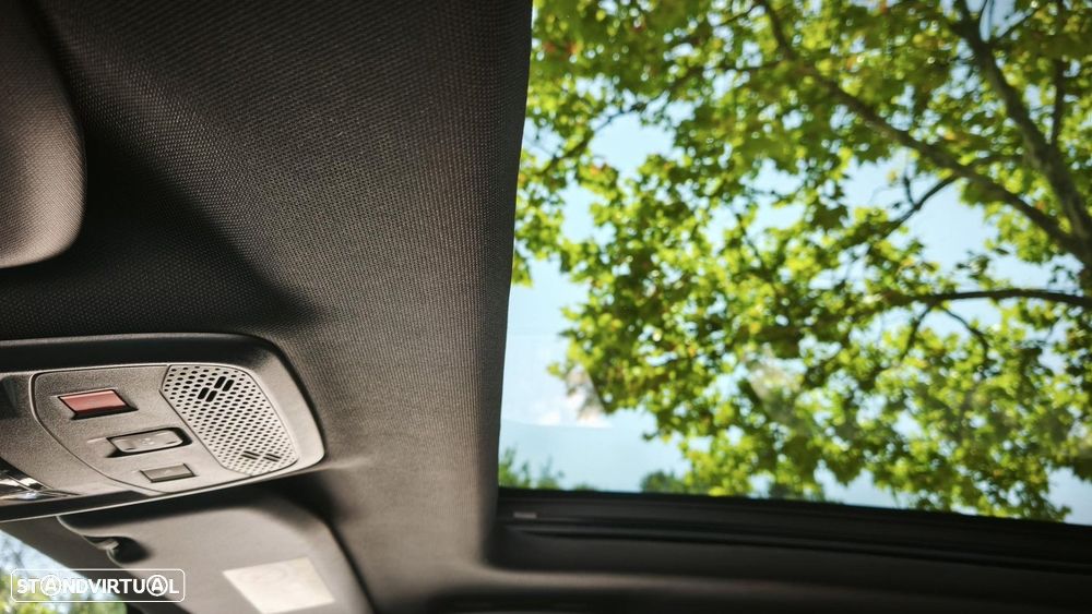 Peugeot e-2008 50 kWh GT - 27