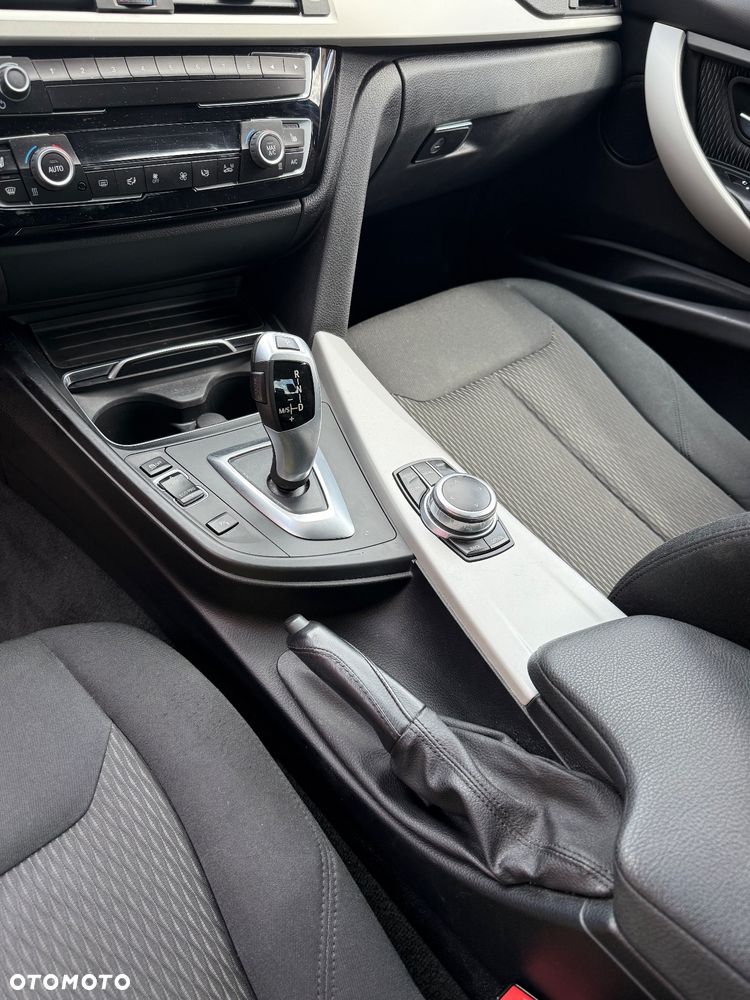 BMW Seria 3 320d Efficient Dynamics - 16