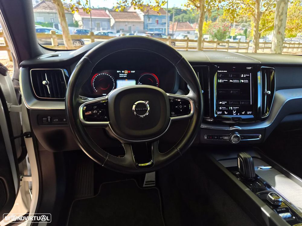 Volvo XC 60 2.0 T6 PHEV R-Design AWD - 15